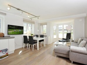 Unclassified image, 2 of 22, button