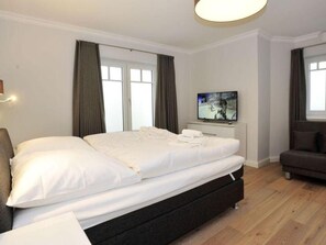 Unclassified image, 3 of 22, button