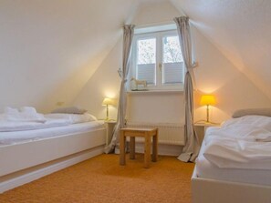 3 bedrooms, iron/ironing board, WiFi, bed sheets