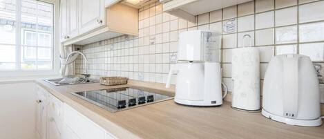Refrigerador, microondas, parrilla de estufa y lavavajillas