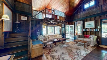 TV, fireplace, DVD player, books