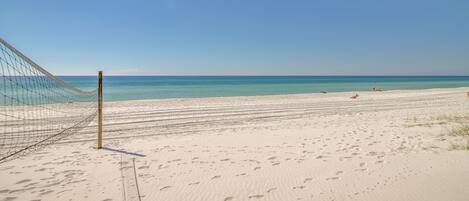 Una spiaggia nelle vicinanze