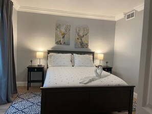 2 bedrooms, desk, iron/ironing board, WiFi