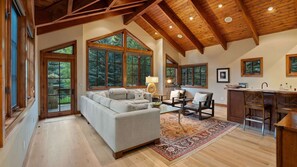 TV, fireplace, offices - Fairway Estate by Vail Butler - Close to Vail, hot tub, golf (Vail)