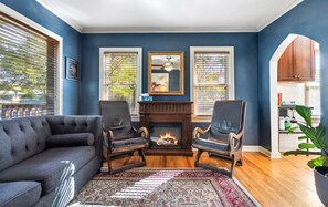 Smart TV, fireplace, books, offices