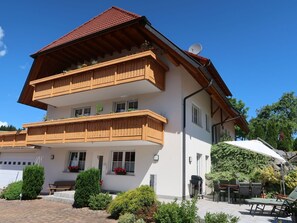 Plant, Sky, Building, Window, Umbrella, Tree, Real Estate, Residential Area, House, Facade