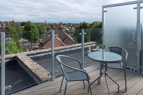Newly Refurbished 2 bed with Fantastic View