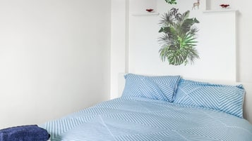 1 bedroom, iron/ironing board, travel cot, WiFi