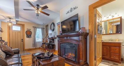 Amazing! 2 Bed Townhouse in the HEART of Dbq!