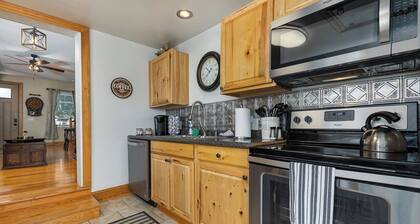 Amazing! 2 Bed Townhouse in the HEART of Dbq!