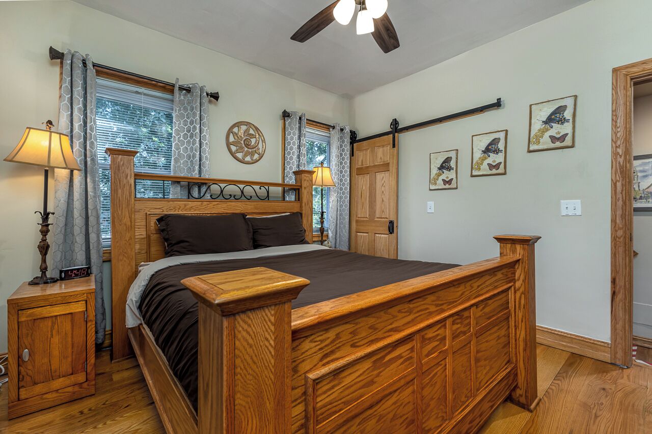 2 chambres, coffres-forts dans les chambres, fer et planche à repasser