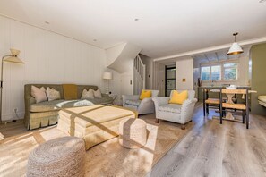 Smart TV - Battersea Set – 3 Bedroom Home with Garden (London)