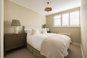 3 bedrooms, desk, iron/ironing board, WiFi