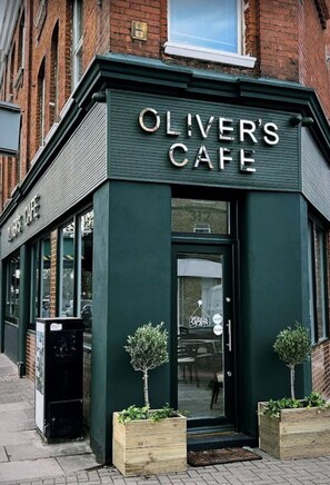 Exterior detail - Battersea Set – 3 Bedroom Home with Garden (London)