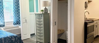 Adorable studio unit with full kitchen