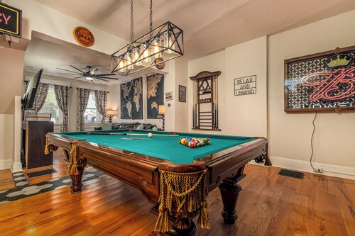 Majestic & Relaxing Home w/ 3 Beds Pool Table Bar! Sleeps 8