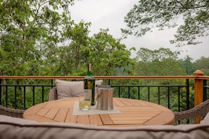 Terrace/patio - Chimpundu Lodge (Fort Portal)