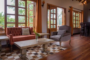 Bar (on property) - Chimpundu Lodge (Fort Portal)