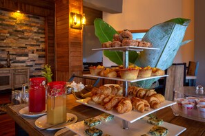 Desayuno continental gratuito y diario