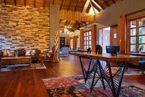 Lobby sitting area - Chimpundu Lodge (Fort Portal)