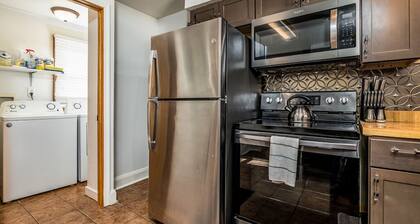 Large & Private w/King Bed Great Location
