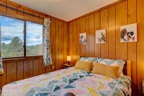 1 bedroom, desk, iron/ironing board, WiFi