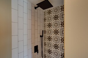 Combined shower/tub, hair dryer, towels, soap - Modern Rustic Retreat w/Private Trails & Stream (Sciota)