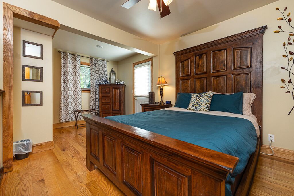 2 bedrooms, in-room safe, iron/ironing board, travel cot