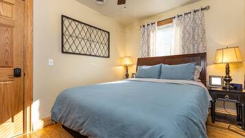 2 Schlafzimmer, Zimmersafe, Bügeleisen/Bügelbrett, Reisekinderbett