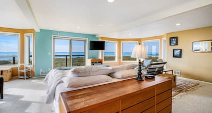 Oceanfront Home with Incredible Views, Patio, Deck & WiFi - Steps to the Beach