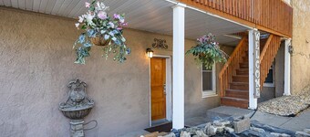 Impressive Private 2BR Suite w/Parking Univ Area