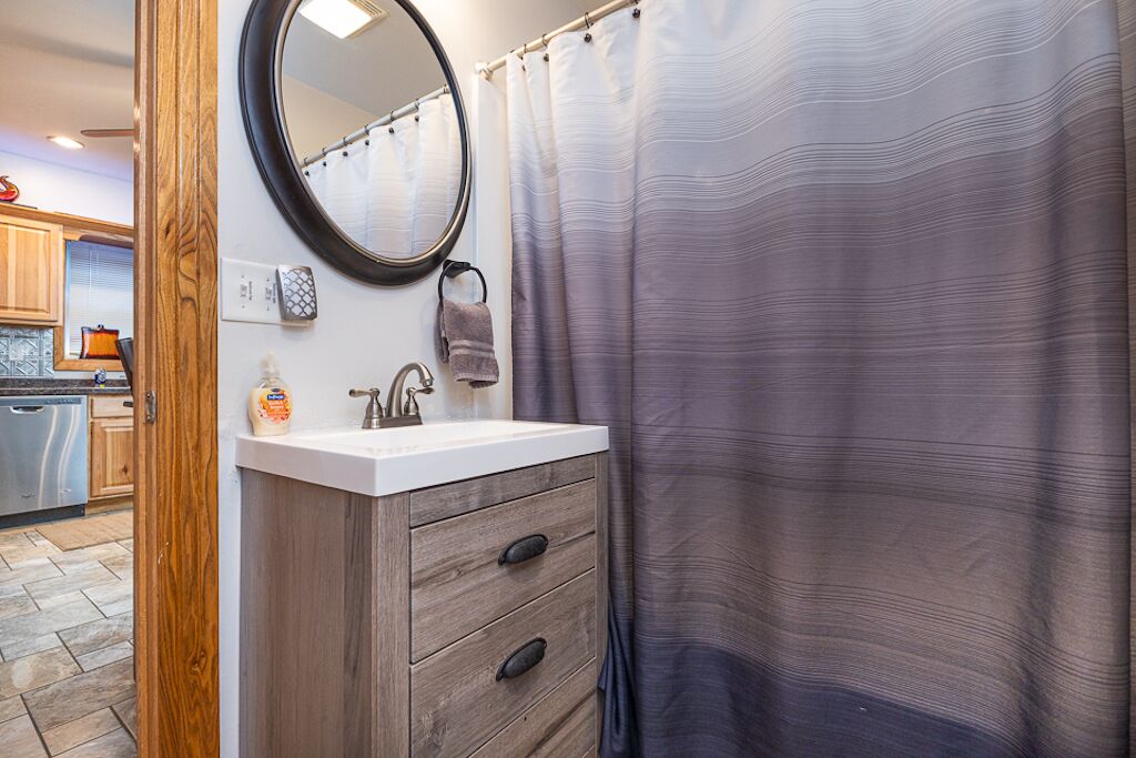 Combined shower/tub, hair dryer, towels, soap