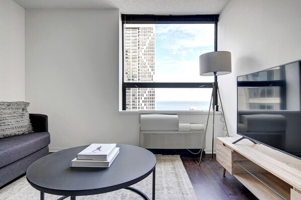 TV, stereo - Modern Streeterville 1BR w/ Gym, Pool, walk to Navy Pier, by Blueground (Chicago)