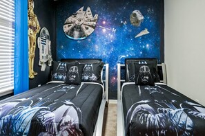 5 bedrooms, iron/ironing board, free WiFi, bed sheets