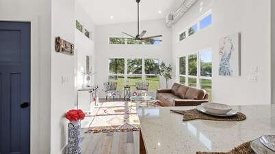 The Lake House, Pond, 3 Min to Lake, Pets Ok