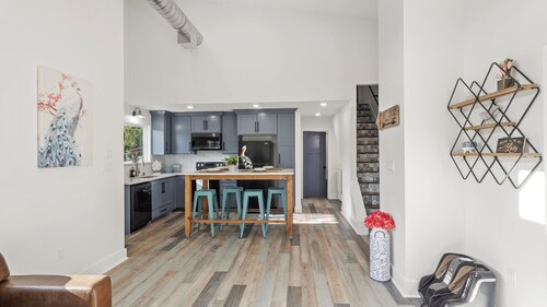 The Lake House, Pond, 3 Min to Lake, Pets Ok