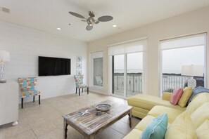 Townhome, 3 Bedrooms | Living room