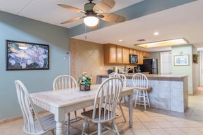 Condo, 3 habitaciones | Restaurantes