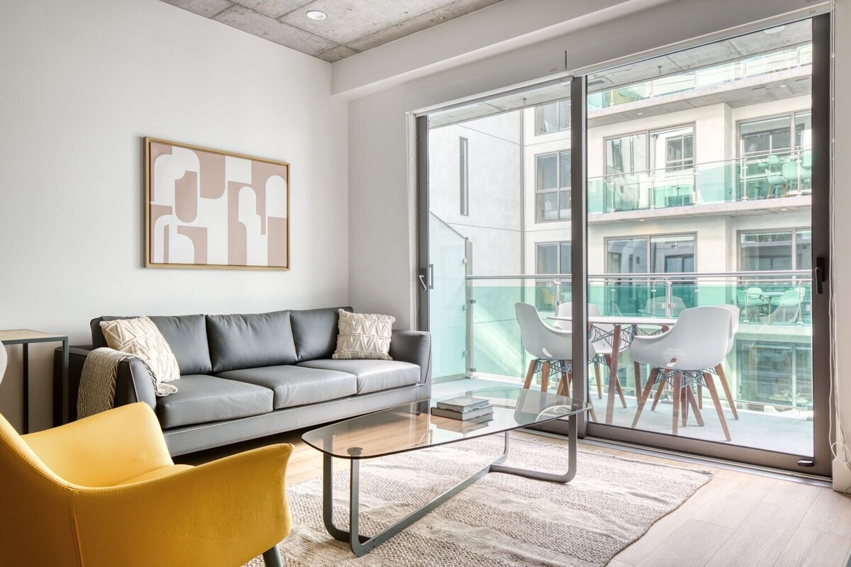 Modern Downtown 1BR w/ Pool, Gym & W/D near Staples Center, by Blueground (LAX 544)