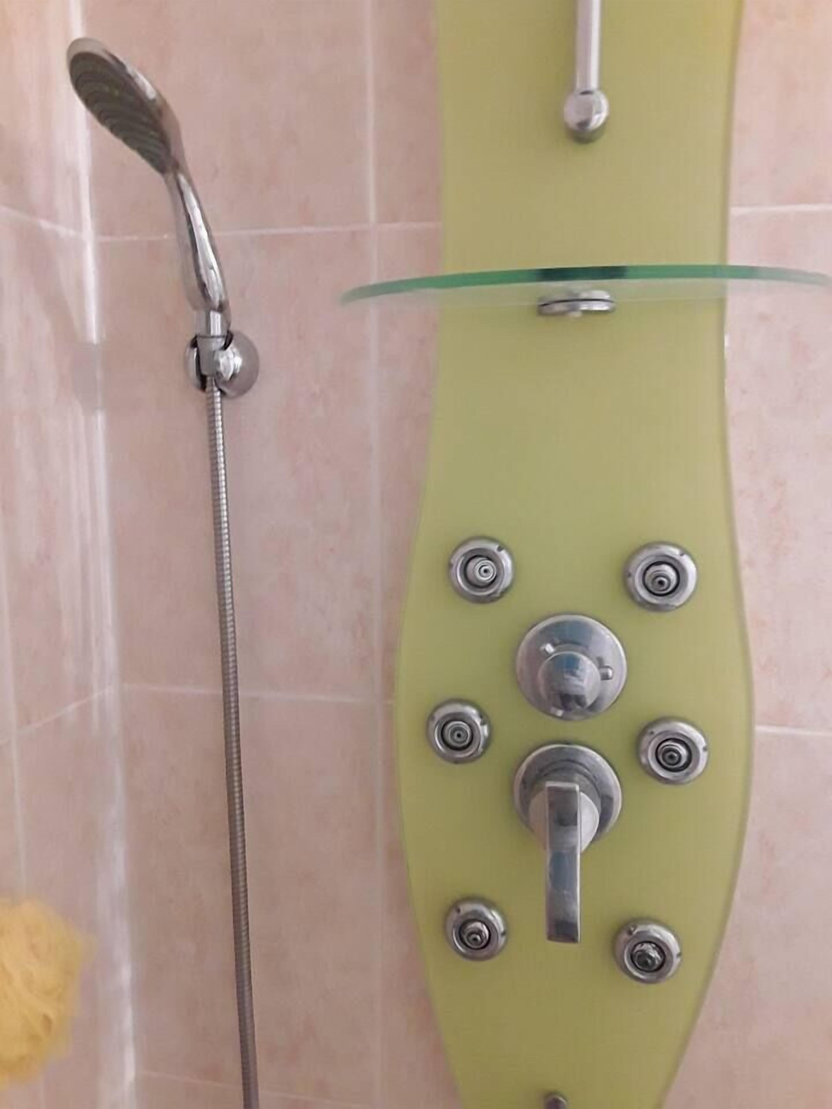 Douche, serviettes fournies