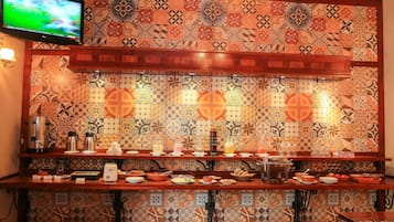 Free daily buffet breakfast