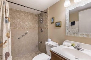 Condo, 1 Bedroom | Bathroom | Towels