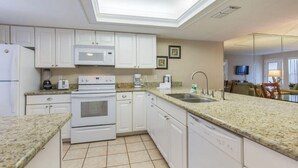 Condo, 2 Bedrooms | Private kitchen