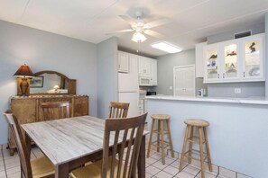 Condo, 1 phòng ngủ | Khu ăn uống
