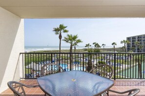 Condo, 2 habitaciones | Balcón