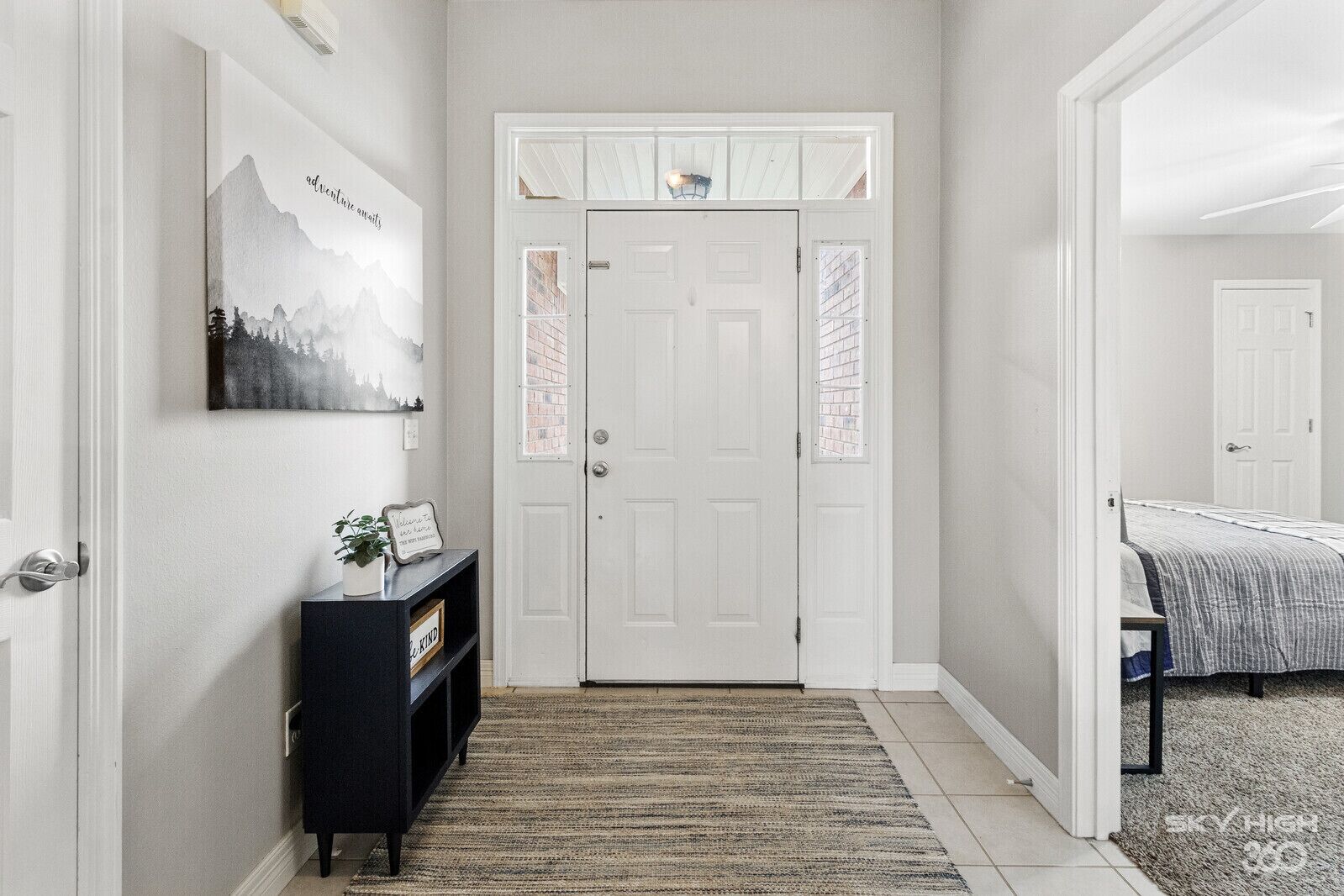 4 habitaciones, escritorio y tabla de planchar con plancha 