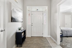 4 slaapkamers, een bureau, een strijkplank/strijkijzer, reisbedje