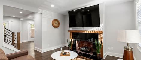 Smart TV, Netflix, streaming services