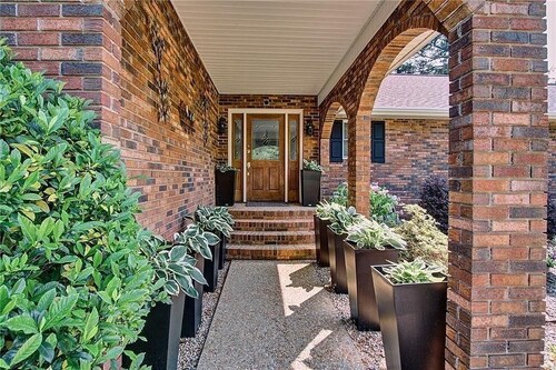 Lake Keowee Lakefront – Kayaks, Dock, Pets Welcome, level water entry,