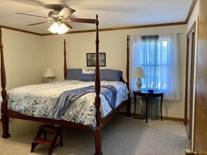 4 bedrooms, iron/ironing board, free WiFi, bed sheets